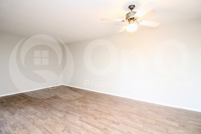 3127 S Fairfield Dr Tempe, AZ 85282 photo 4