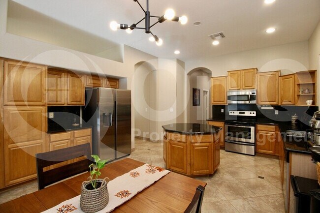 107 W Windsong Dr Phoenix, AZ 85045 photo 4