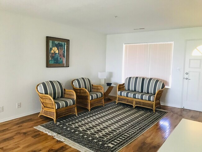 1414 Sweetbriar Cir Carlsbad, CA 92011 photo 3