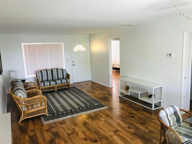 1414 Sweetbriar Cir Carlsbad, CA 92011 photo 4