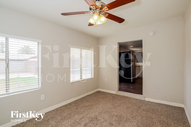1615 W Bluefield Ave Phoenix, AZ 85023 photo 4