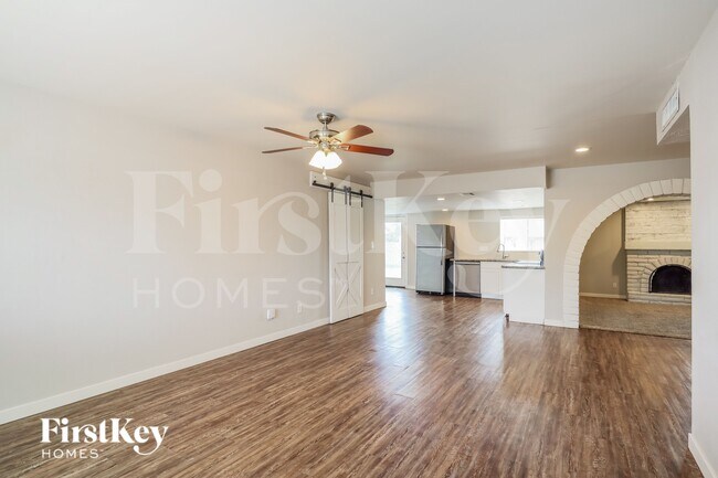 1615 W Bluefield Ave Phoenix, AZ 85023 photo 2