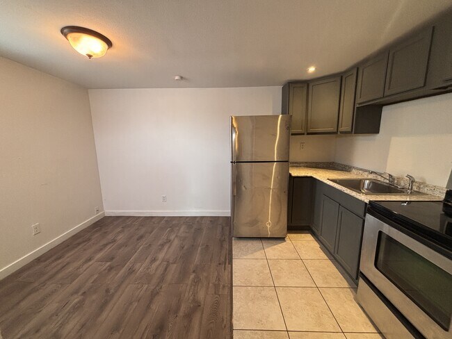 353 W Tonto St Phoenix, AZ 85003 photo 5