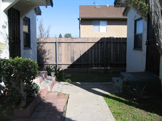 4368 Maple St photo 3