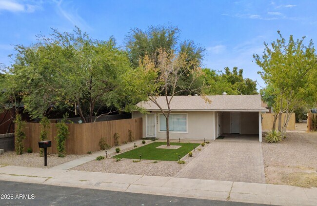 2044 S Forest Ave photo 2
