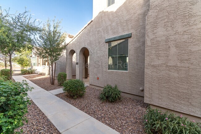 5436 Fulton St Phoenix, AZ 85043 photo 3