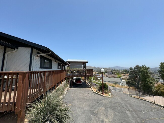 7952 Sterling Dr El Cajon, CA 92021