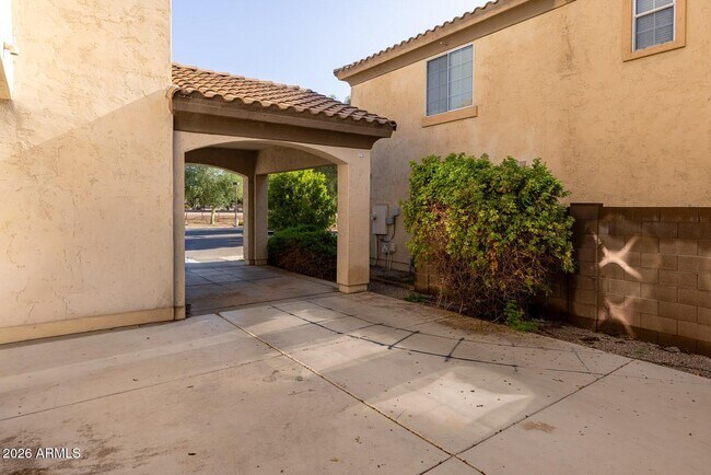 2051 E Carla Vista Dr photo 4