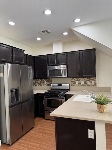 1381 Caminito Veranza Chula Vista, CA 91915 photo 3