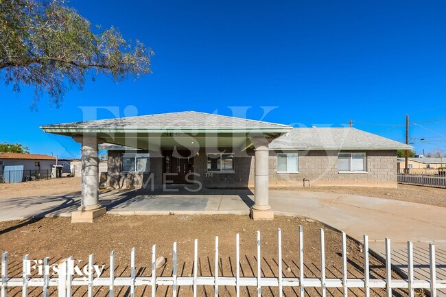 11740 N 80th Dr photo 2