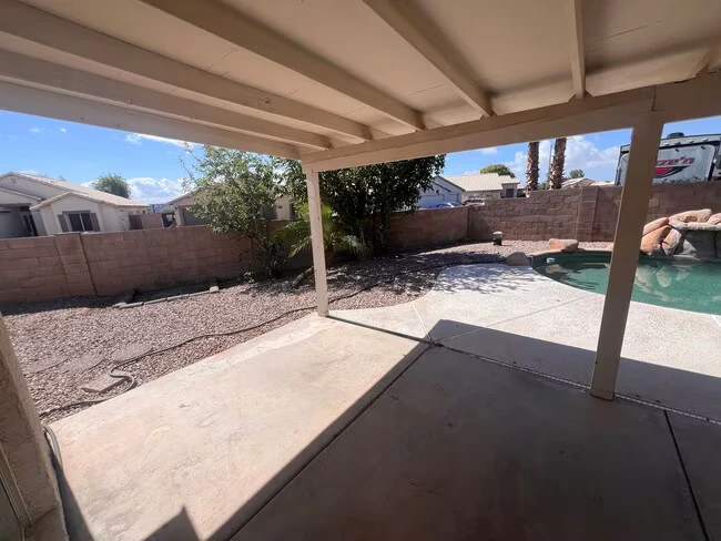 10821 W Royal Palm Rd Peoria, AZ 85345 photo 4