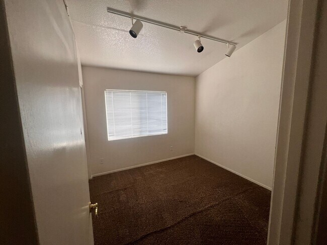 10821 W Royal Palm Rd Peoria, AZ 85345 photo 5