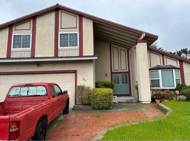 4BR/3BA Single Family House on Violet Rd · Hercules photo 2