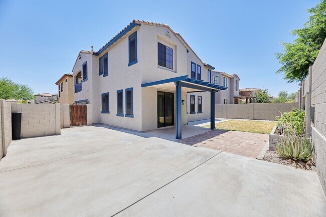 2340 W Dusty Wren Dr