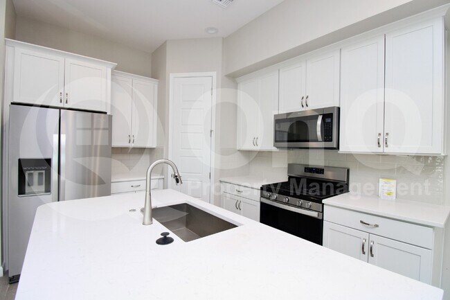 4811 E Village Dr Scottsdale, AZ 85254 photo 2