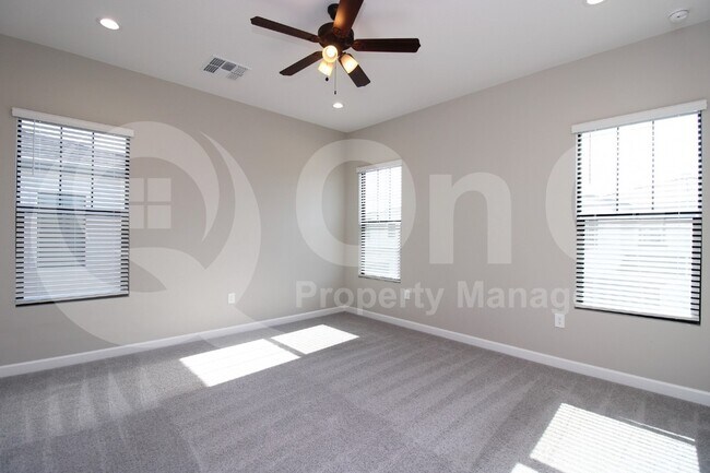 4811 E Village Dr Scottsdale, AZ 85254 photo 5