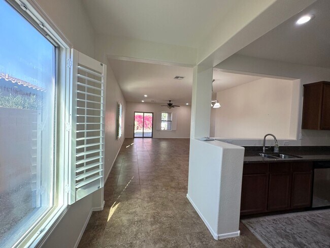 10850 W Avenida Del Rey Peoria, AZ 85383 photo 2