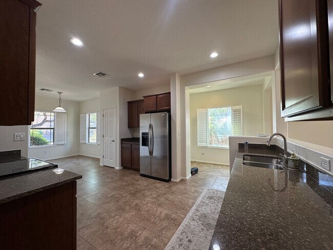 10850 W Avenida Del Rey Peoria, AZ 85383 photo 3