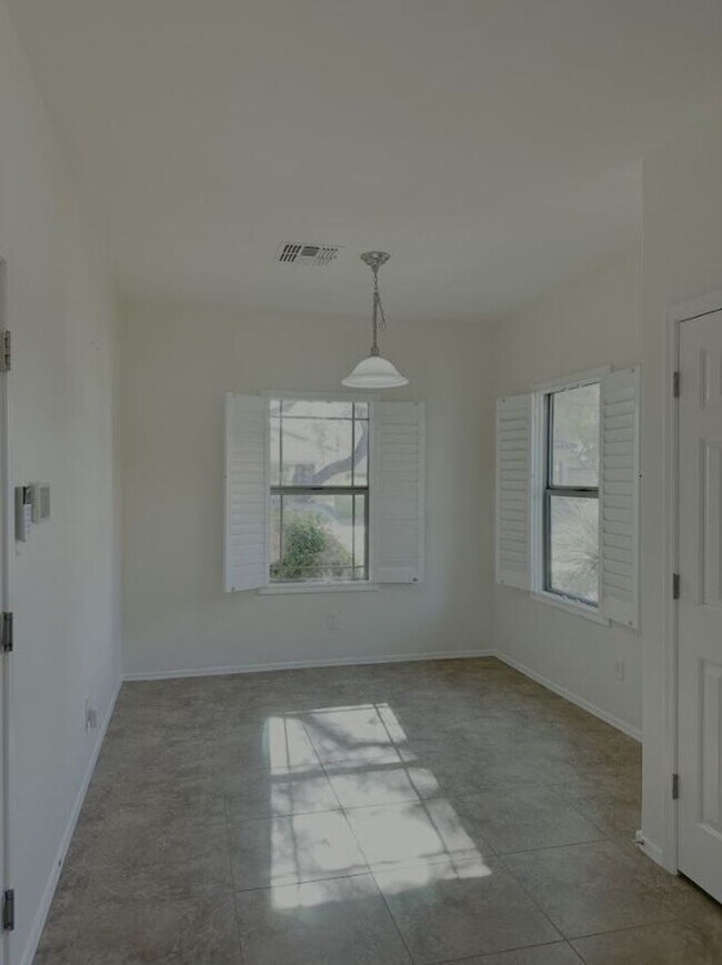10850 W Avenida Del Rey Peoria, AZ 85383 photo 4
