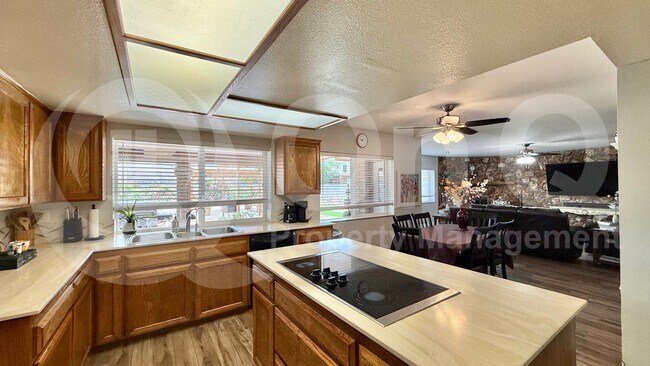 16227 North 21st St Phoenix, AZ 85022 photo 4