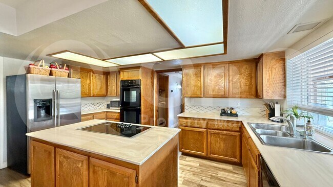 16227 North 21st St Phoenix, AZ 85022 photo 5