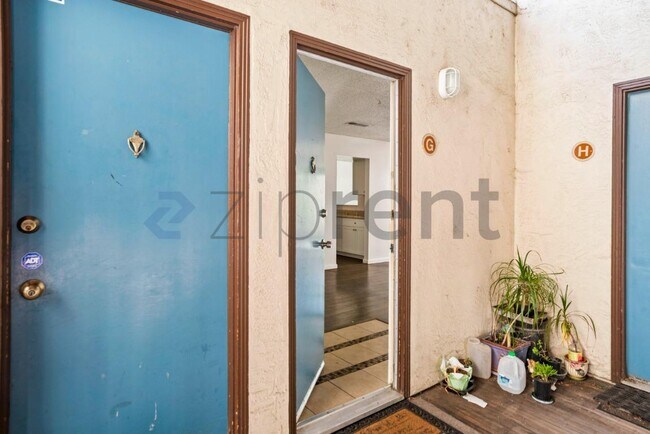 Unit G photo 3