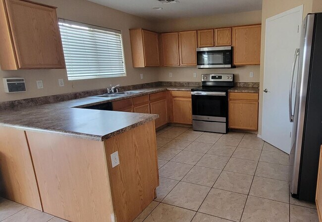 17440 W Caribbean Ln Surprise, AZ 85388 photo 4