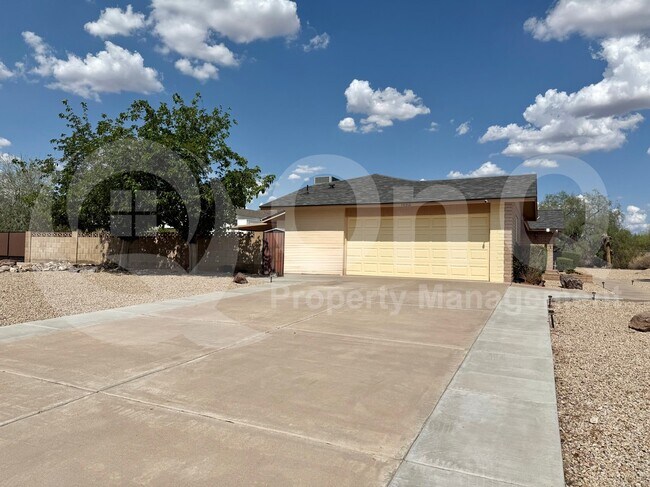 10312 E Cactus Rd Scottsdale, AZ 85260 photo 4