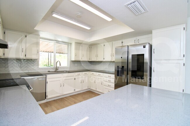 10312 E Cactus Rd Scottsdale, AZ 85260 photo 5
