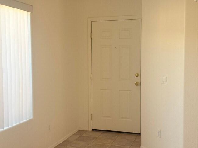2618 N 107th Ln Avondale, AZ 85392 photo 4