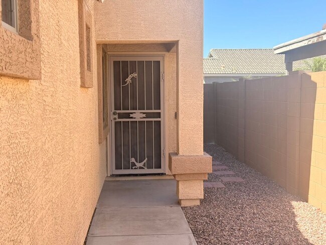 2618 N 107th Ln Avondale, AZ 85392 photo 3