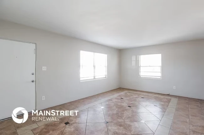 3434 E Polk St Phoenix, AZ 85008 photo 2