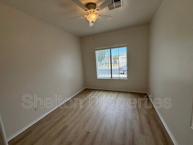 17229 W Caribbean Ln Surprise, AZ 85388 photo 3