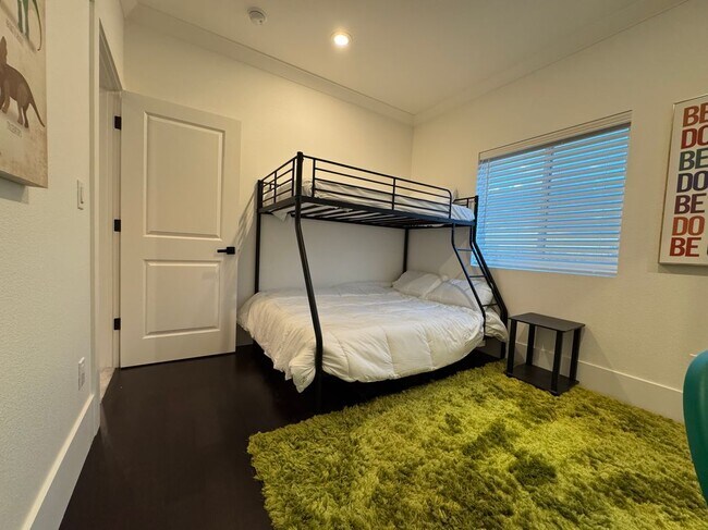 1060 Beacon St Pittsburg, CA 94565 photo 2