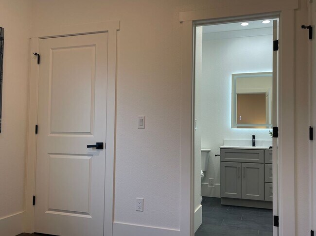 1060 Beacon St Pittsburg, CA 94565 photo 4