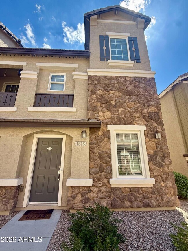 1318 S Sabino Dr photo 2