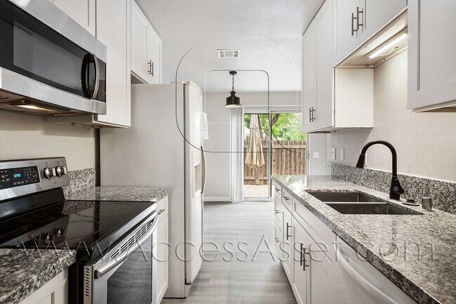 28500 Via Princesa Murrieta, CA 92563 photo 4