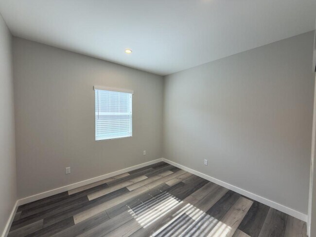 4969 Imperial Ave San Diego, CA 92113 photo 2
