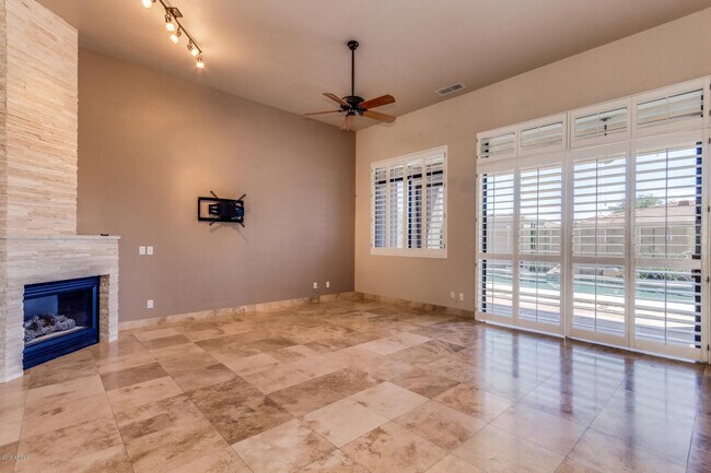 4823 E Estevan Rd Phoenix, AZ 85054 photo 2