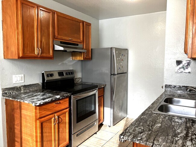 4022 E Portland St Phoenix, AZ 85008 photo 2