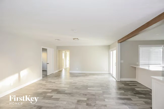 4409 W Griswold Rd Glendale, AZ 85302 photo 2