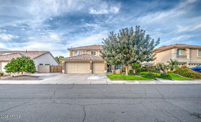3904 E Leah Ct