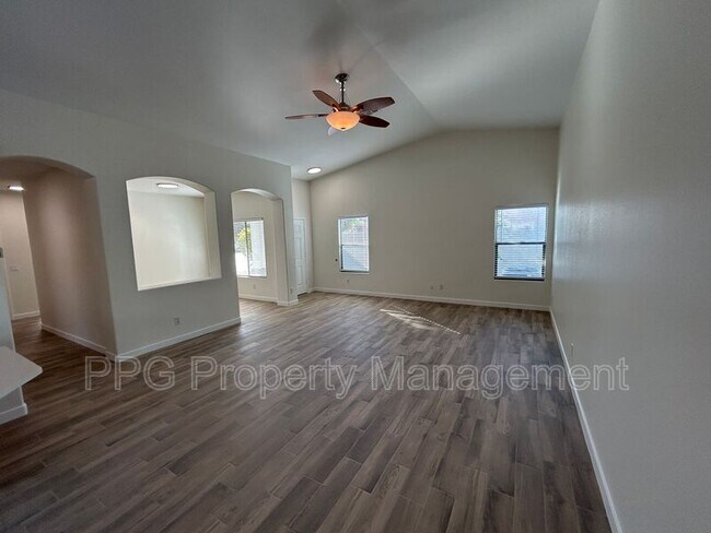 14592 W Crocus Dr Surprise, AZ 85379 photo 5