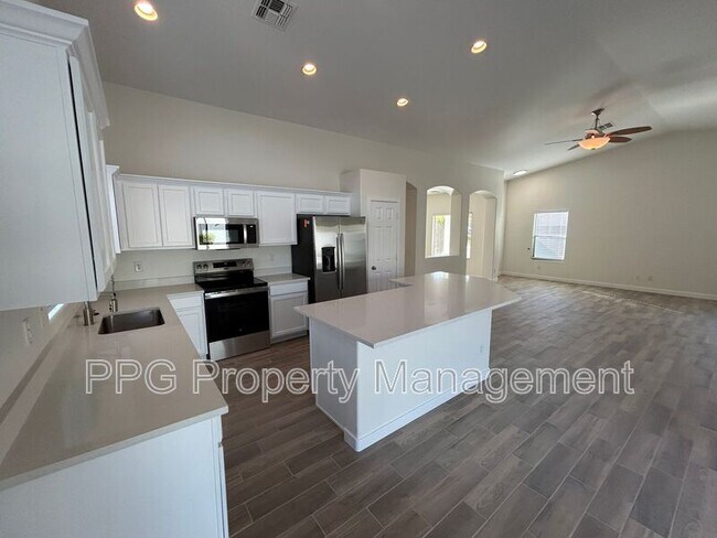 14592 W Crocus Dr Surprise, AZ 85379 photo 3