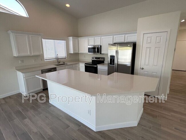 14592 W Crocus Dr Surprise, AZ 85379 photo 2