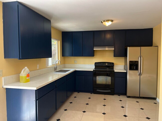 6923 N 80th Ave Glendale, AZ 85303 photo 4