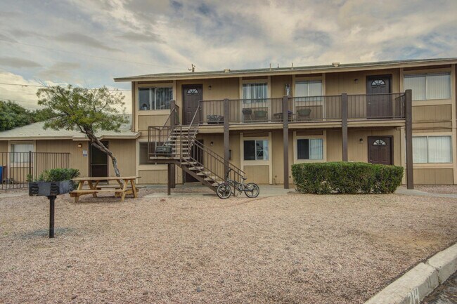 6923 N 80th Ave Glendale, AZ 85303 photo 3