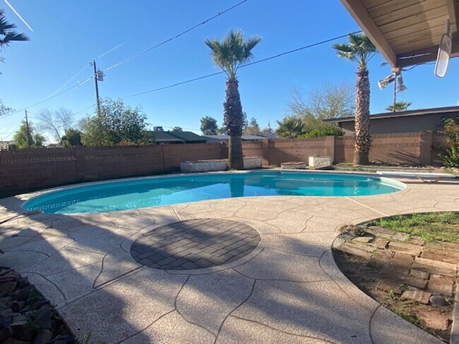 1202 E Broadmor Dr Tempe, AZ 85282 photo 5