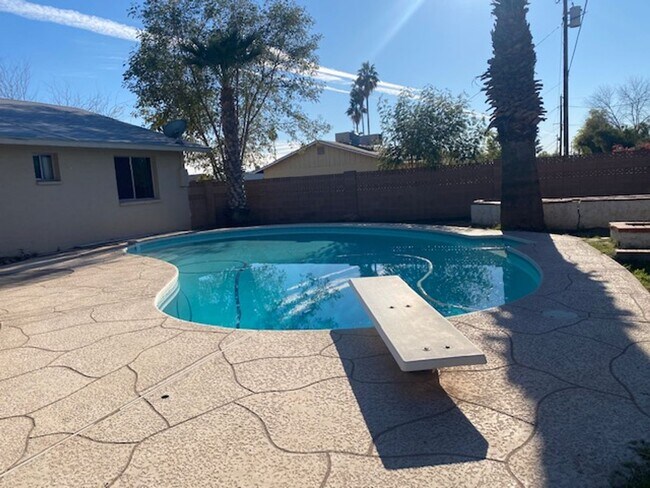 1202 E Broadmor Dr Tempe, AZ 85282 photo 3