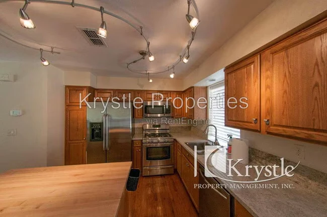 496 E E St Benicia, CA 94510 photo 2